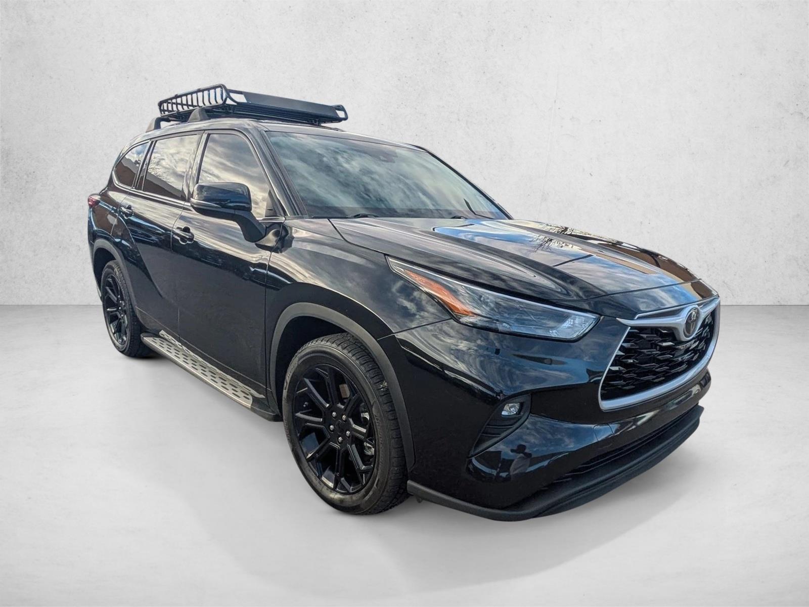 2022 Toyota Highlander LE photo 3