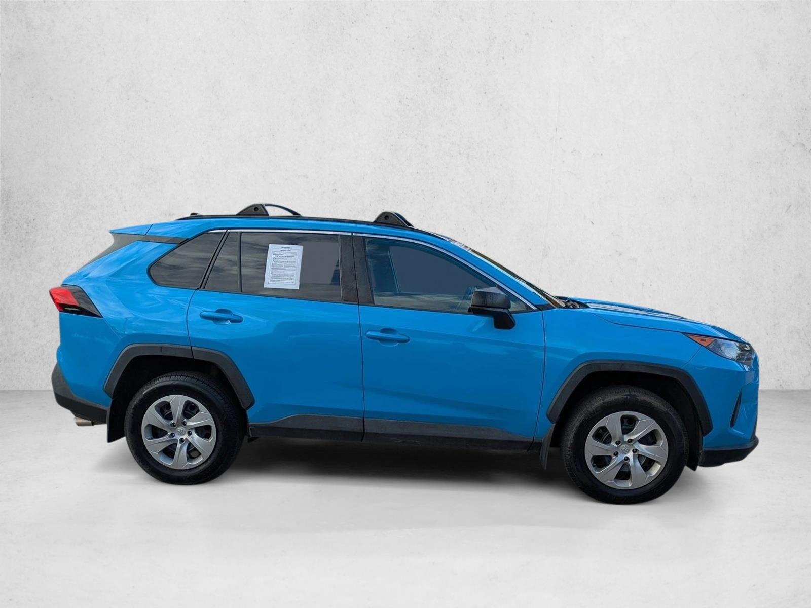 2021 Toyota RAV4 LE photo 4
