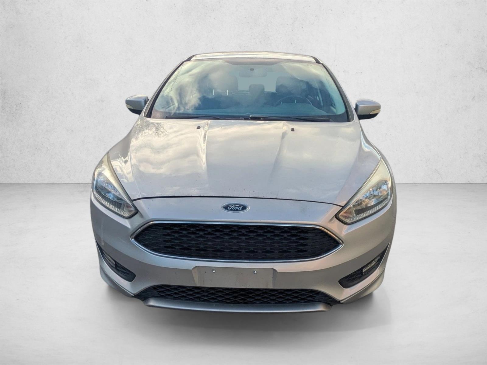 2016 Ford Focus SE photo 2