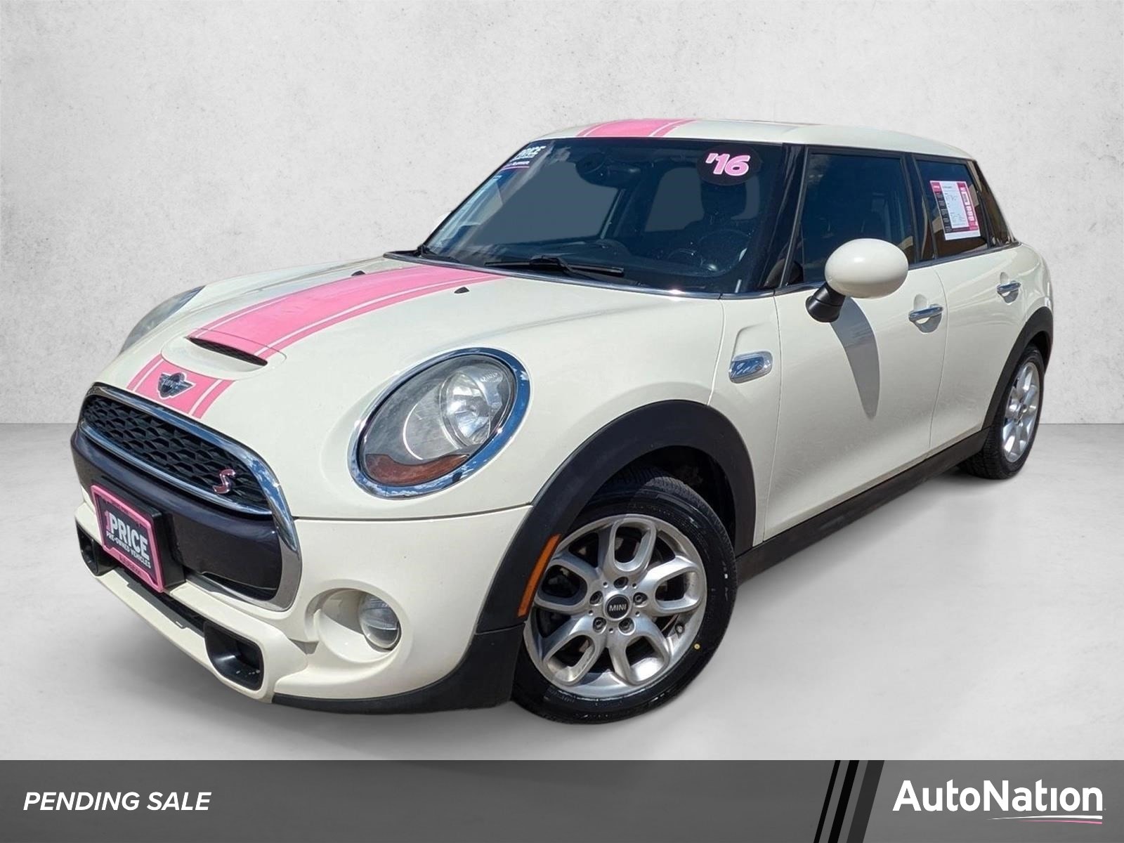 2016 MINI Cooper S 4 Door's photo