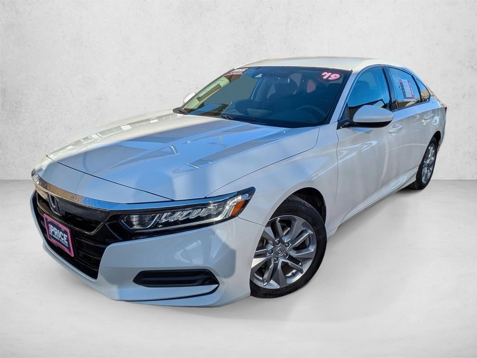 2019 Honda Accord LX's photo
