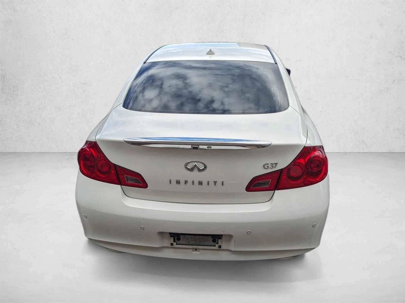 2011 Infiniti G37 Journey photo 3