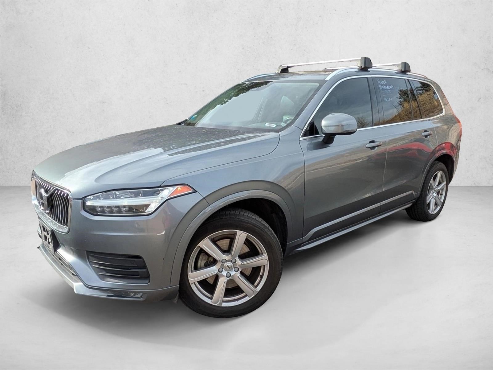 2020 Volvo XC90 Momentum's photo