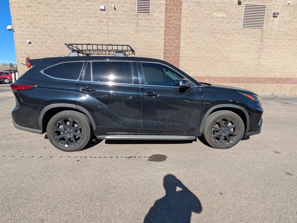 Used 2022 Toyota Highlander LE SUV