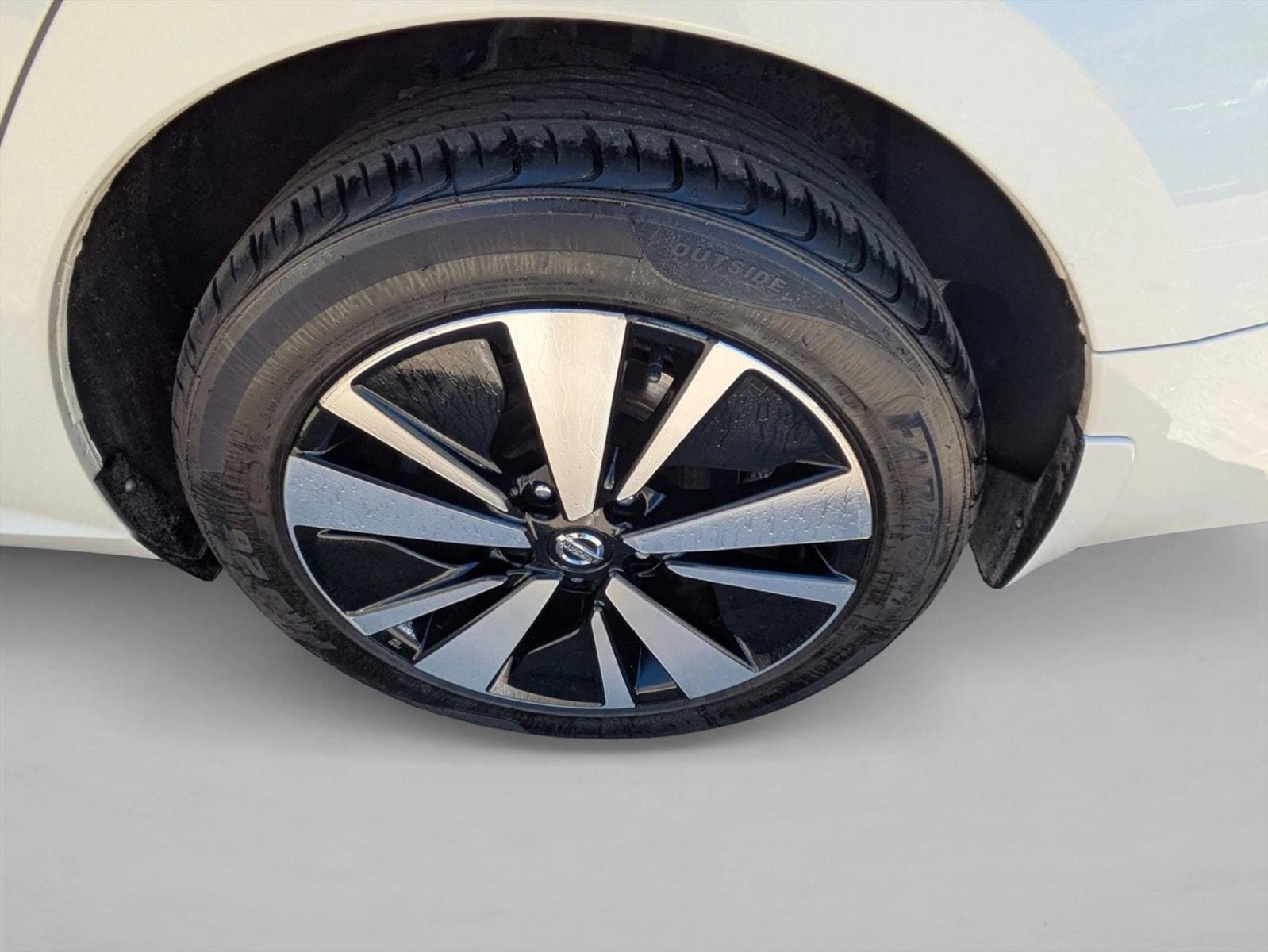 2020 Nissan Altima SV - Photo 9