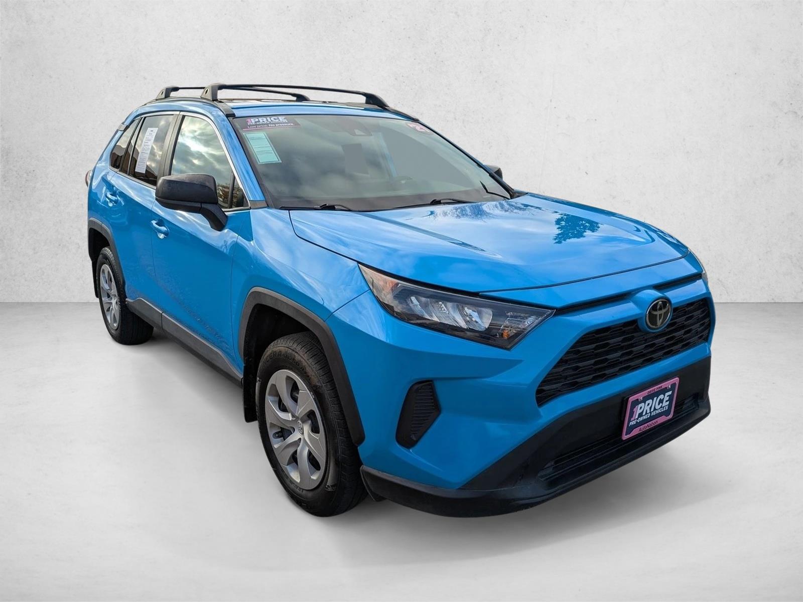 2021 Toyota RAV4 LE photo 3