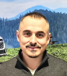 Staff member Noel Estrada from ID_2df259680aa6