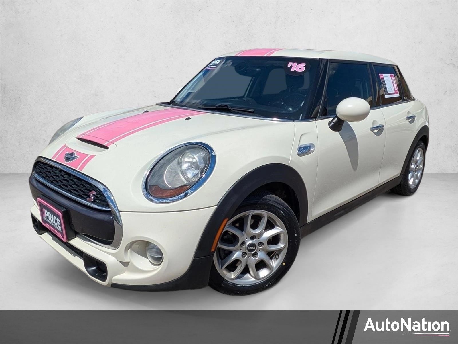 2016 MINI Cooper S 4 Door's photo