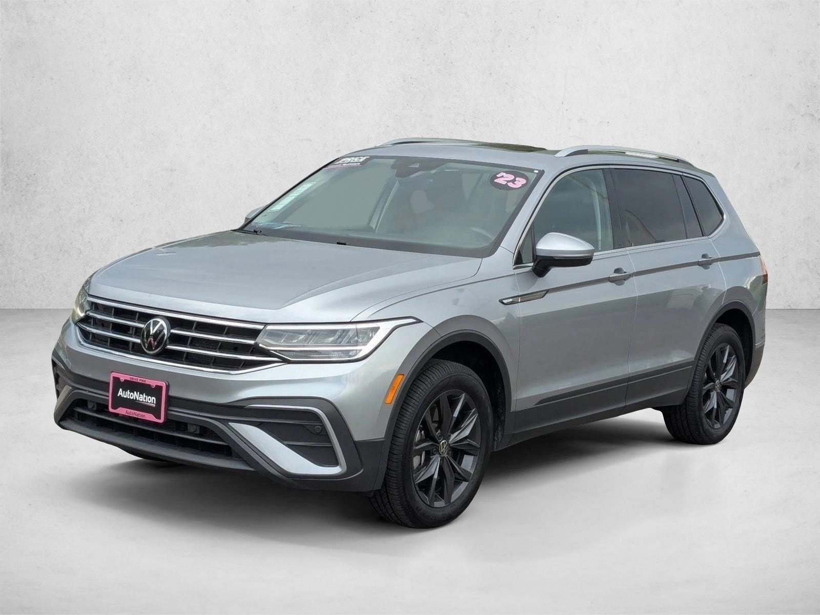 2023 Volkswagen Tiguan SE's photo