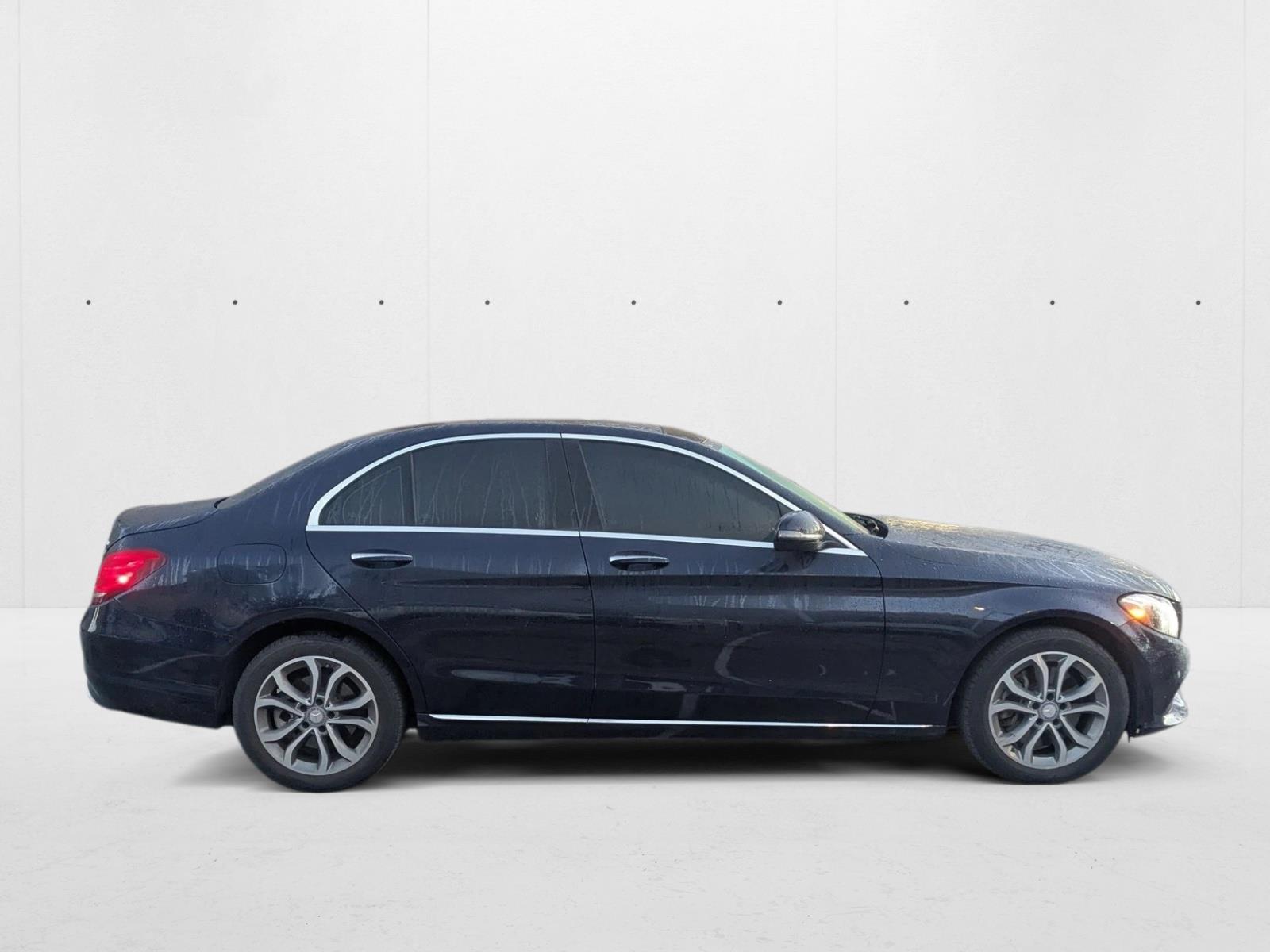 2016 Mercedes Benz C 300 Luxury photo 3