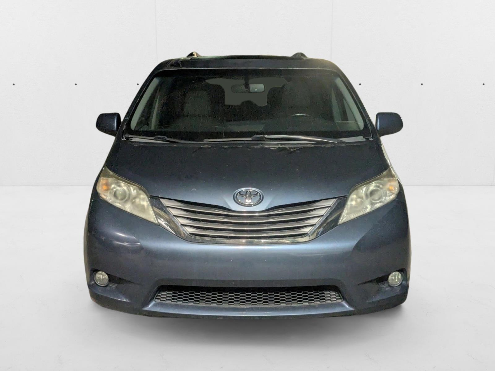 2015 Toyota Sienna XLE photo 2