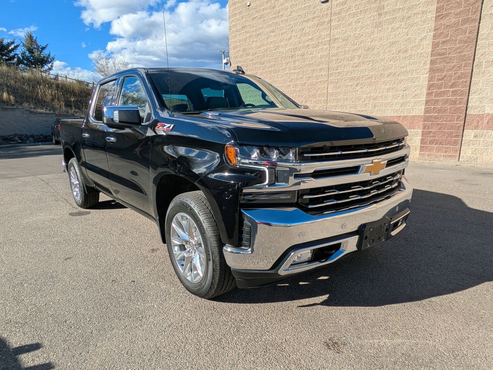 2021 Chevrolet Silverado 1500 LTZ photo 3
