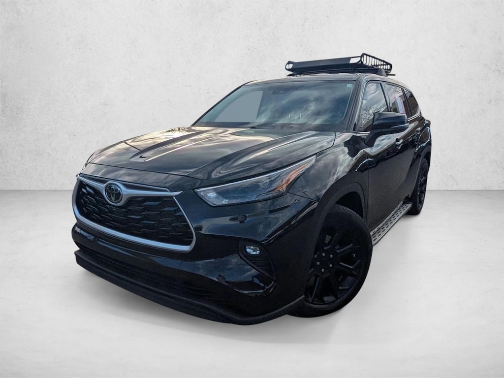 Used 2022 Toyota Highlander LE SUV