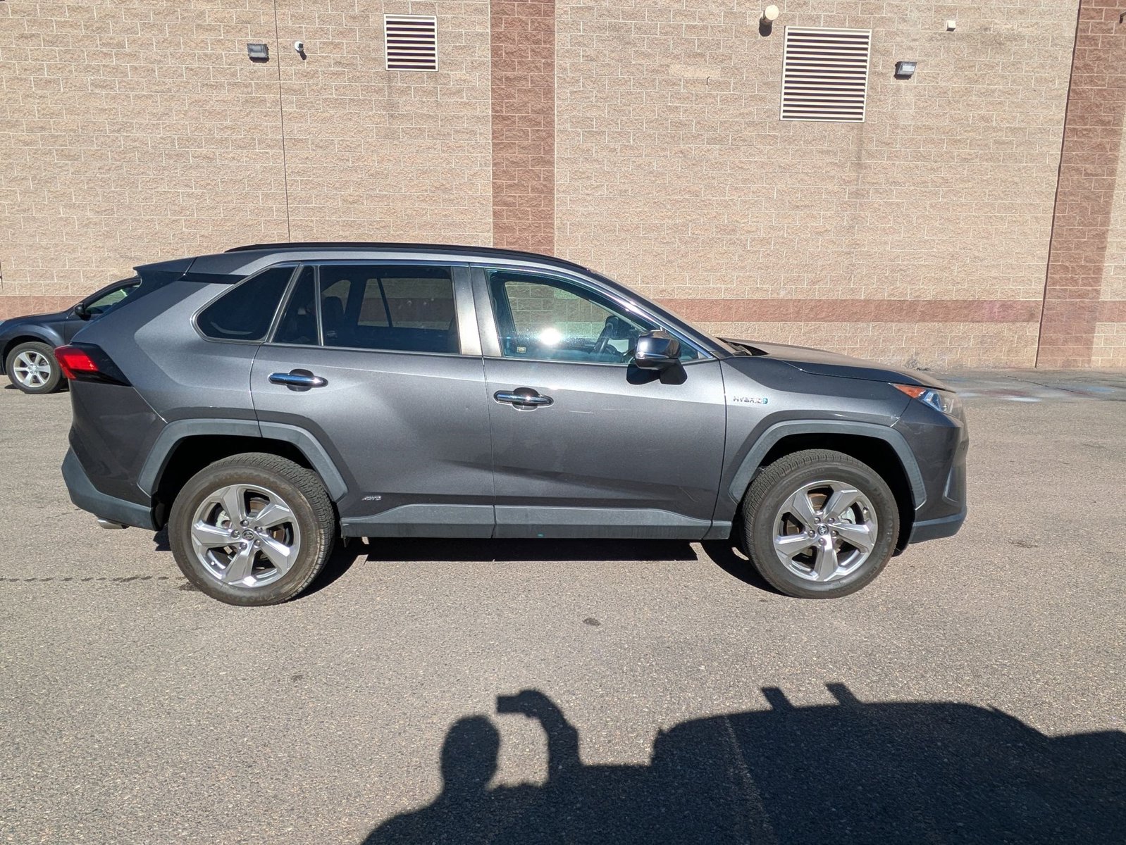 2021 Toyota RAV4 Hybrid Limited photo 4