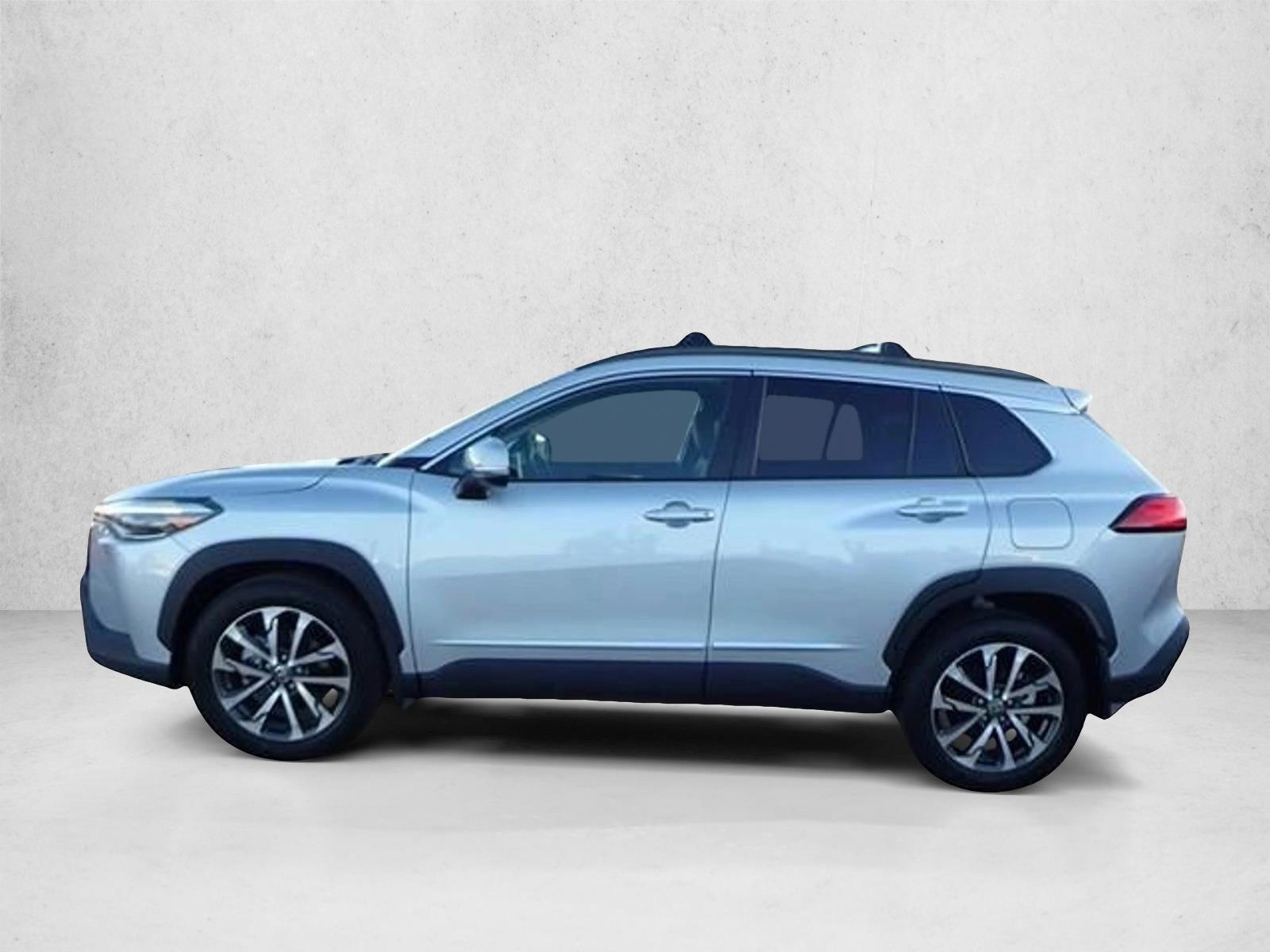 2023 Toyota Corolla Cross XLE photo 2