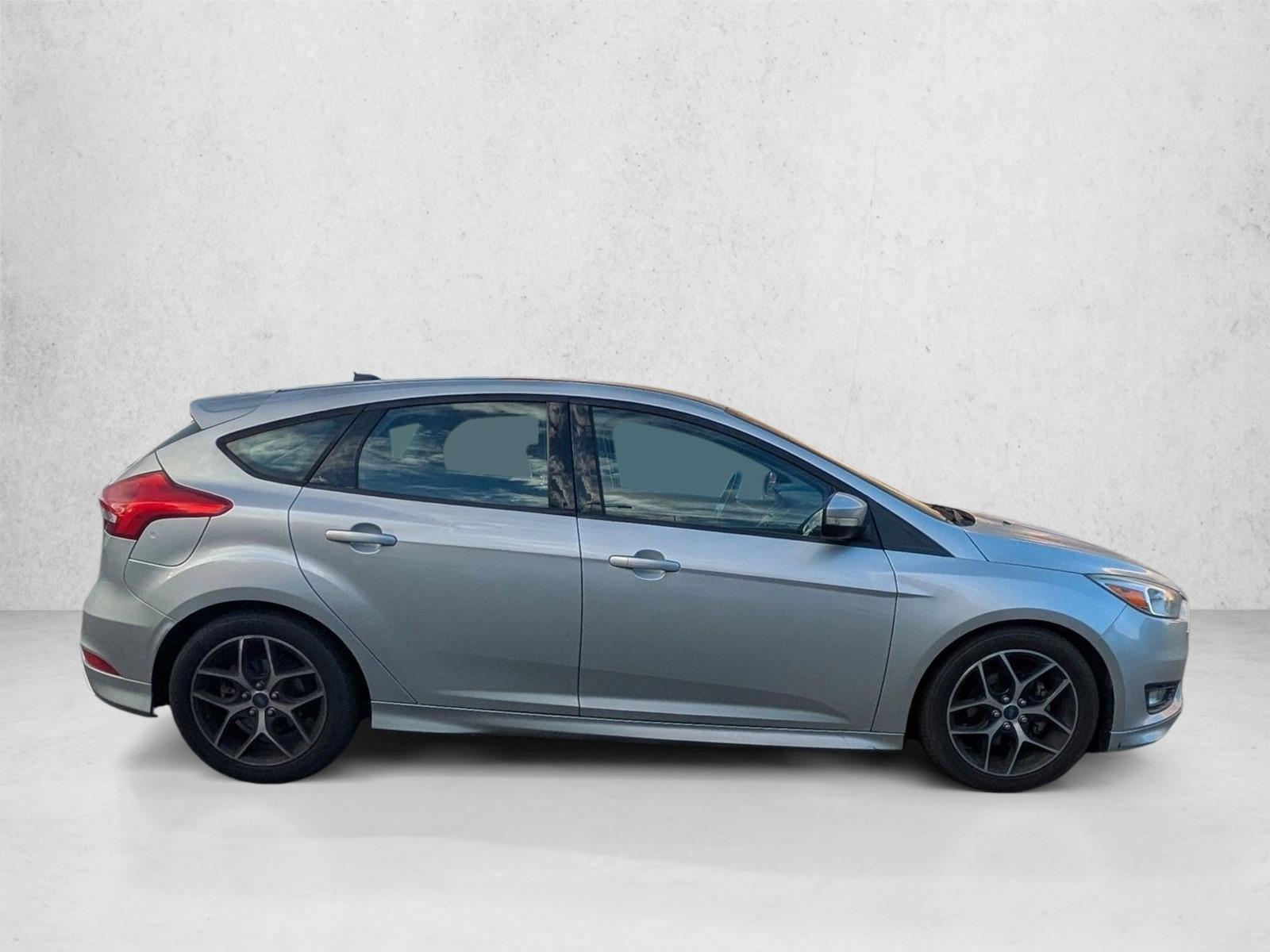 2016 Ford Focus SE photo 4