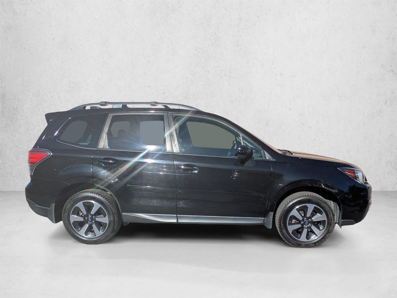 2018 Subaru Forester Premium photo 4