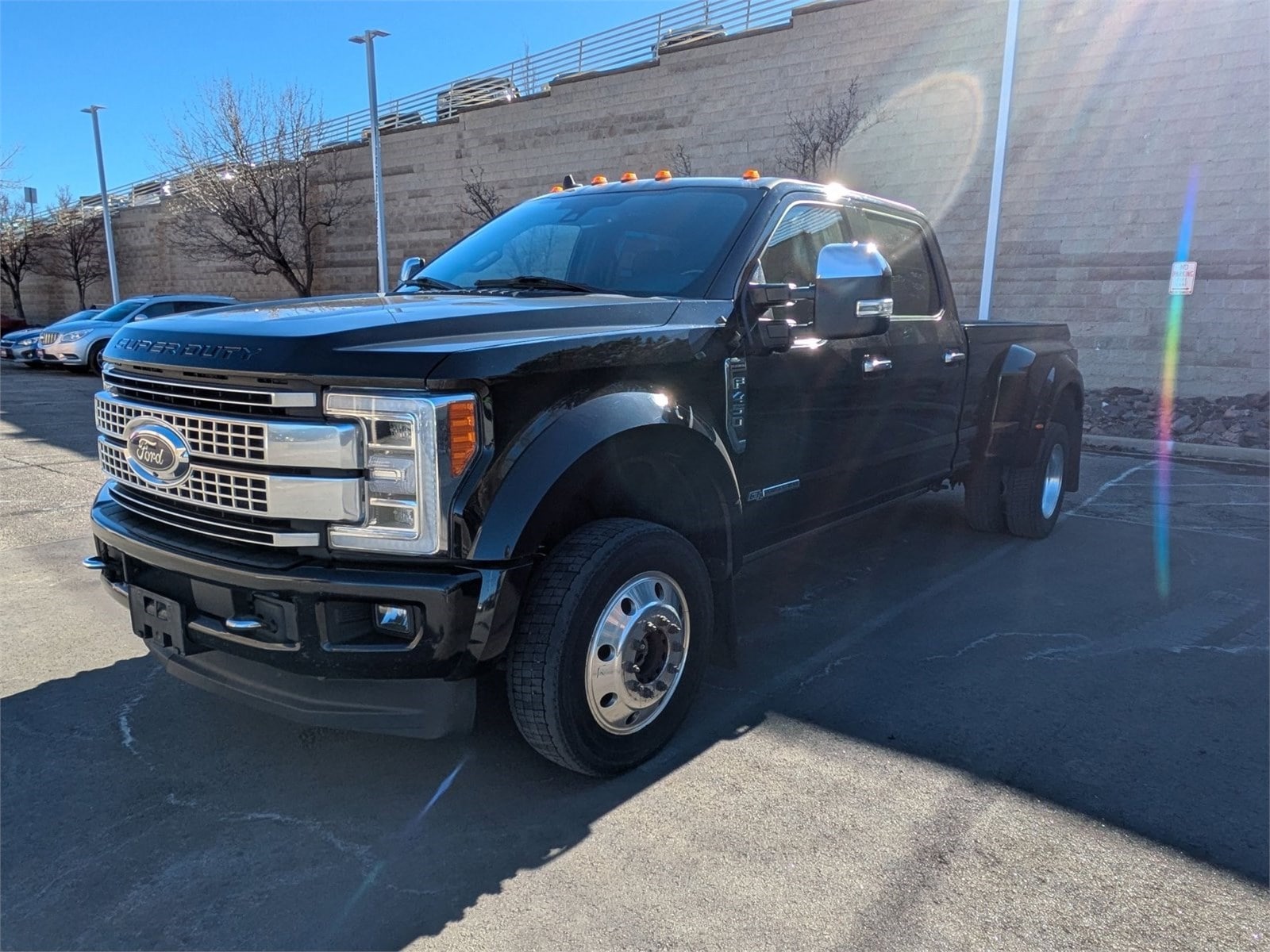 2019 Ford F-450 Super Duty Platinum's photo