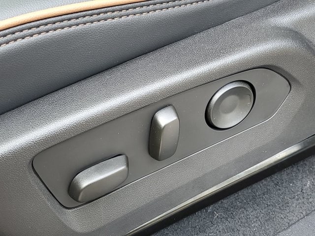 2026 GMC Canyon AT4 - Photo 6