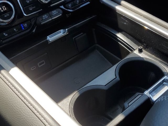 2024 GMC Yukon Denali - Photo 23