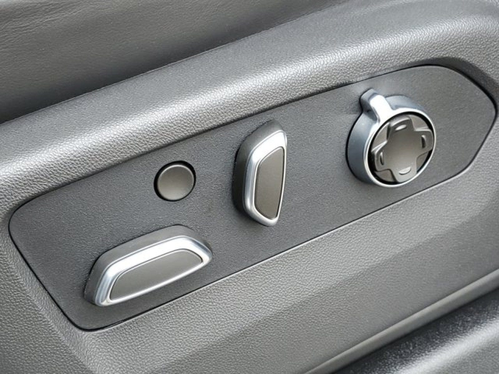 2026 GMC Yukon XL Denali Ultimate - Photo 48