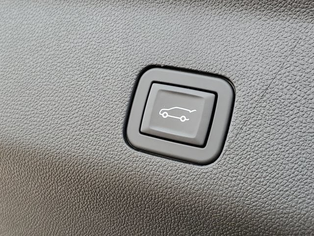 2024 GMC Yukon Denali - Photo 37