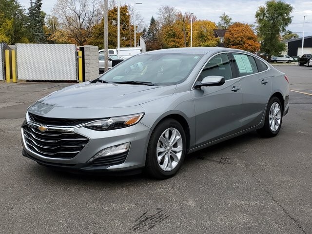 2024 Chevrolet Malibu 1LT photo 2