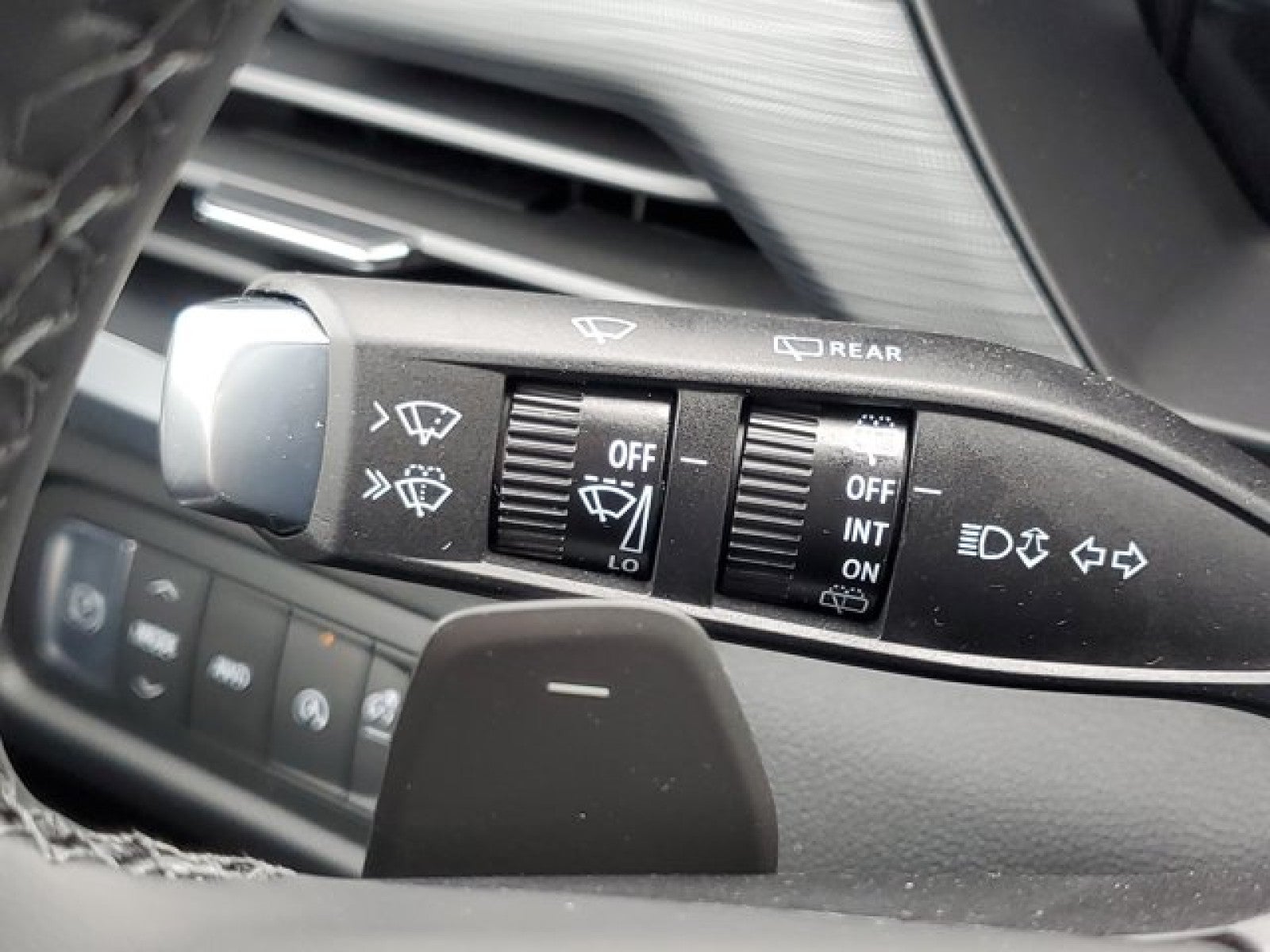 2026 GMC Acadia Elevation - Photo 47