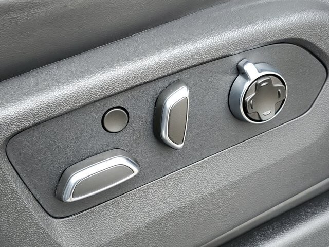 2026 GMC Yukon XL Denali Ultimate - Photo 10