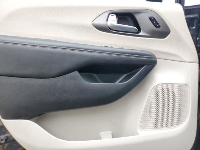 2024 Chrysler Pacifica Touring L - Photo 24