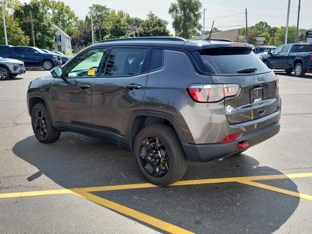 2023 Jeep Compass Trailhawk photo 2