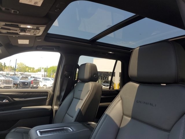 2024 GMC Yukon Denali - Photo 8