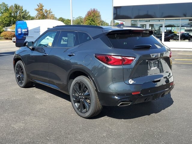 2019 Chevrolet Blazer RS photo 2