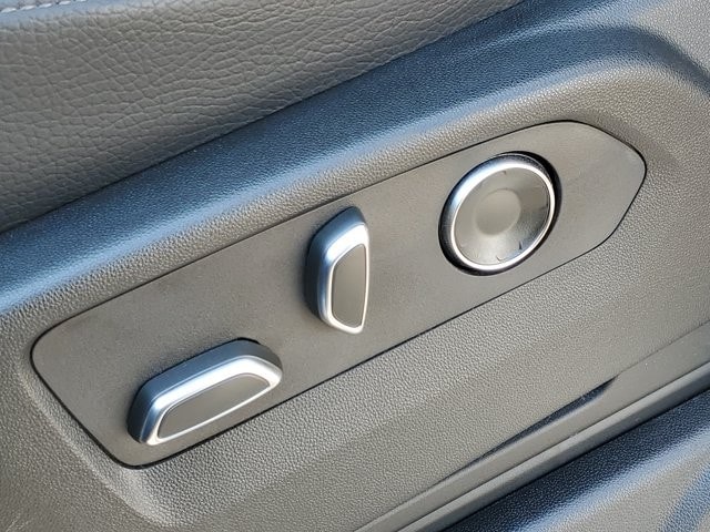 2024 GMC Yukon Denali - Photo 9