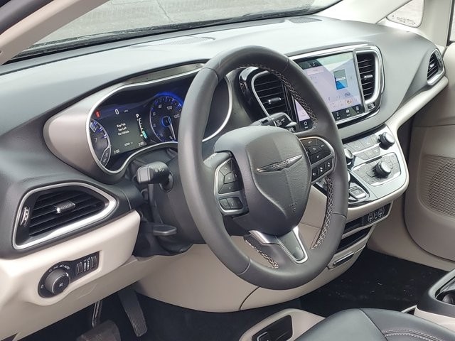 2024 Chrysler Pacifica Touring L - Photo 9