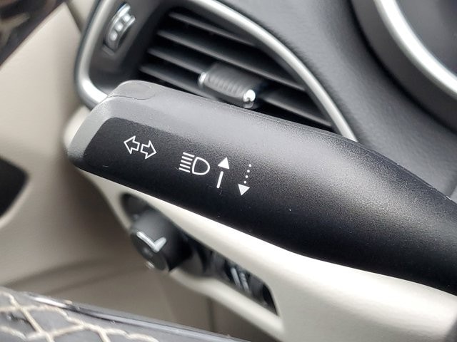2024 Chrysler Pacifica Touring L - Photo 13