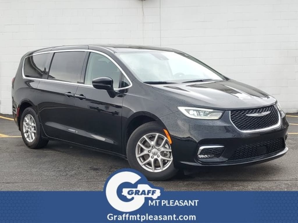 Used 2024 Chrysler Pacifica Touring L
