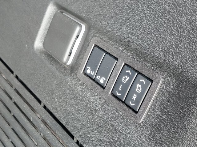 2024 GMC Yukon Denali - Photo 36