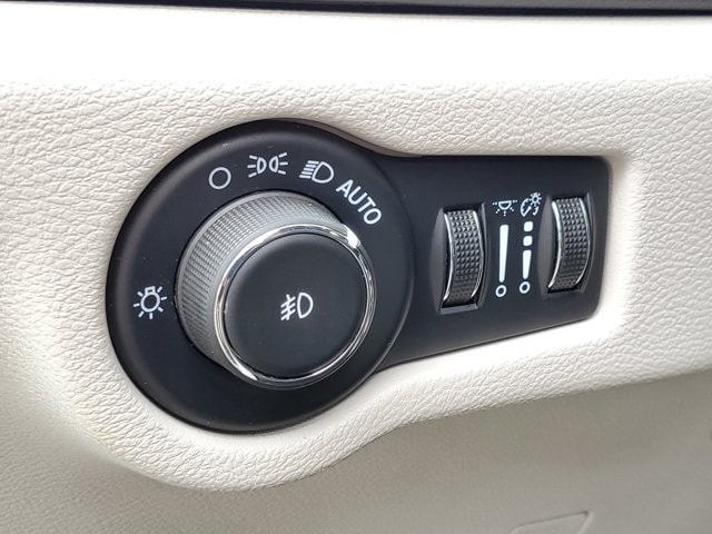 2024 Chrysler Pacifica Touring L - Photo 10