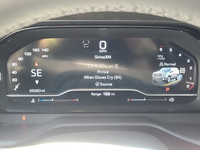 2024 GMC Yukon Denali - Photo 12