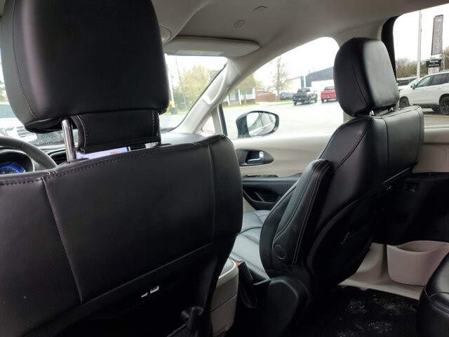 2024 Chrysler Pacifica Touring L - Photo 32