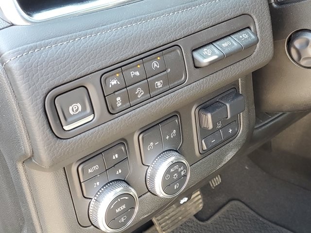 2024 GMC Yukon Denali - Photo 11