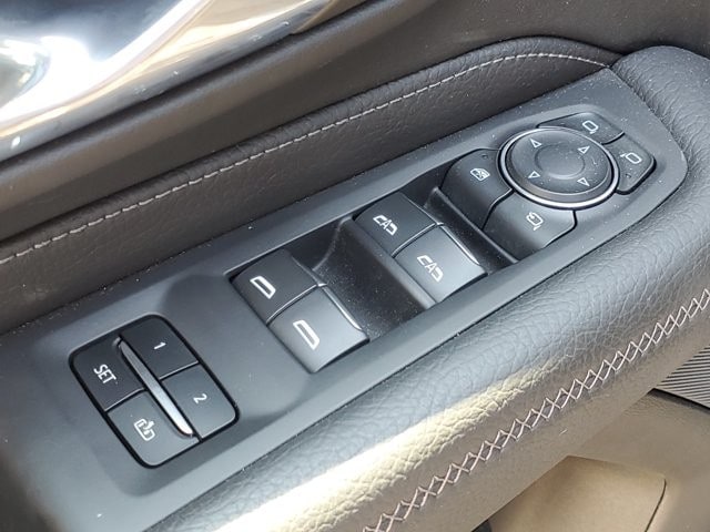 2024 GMC Yukon Denali - Photo 26
