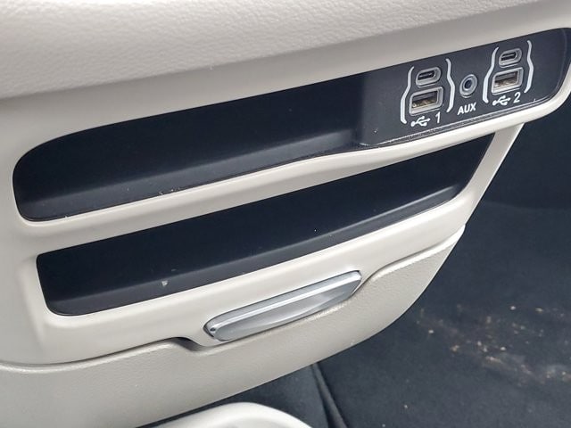 2024 Chrysler Pacifica Touring L - Photo 21