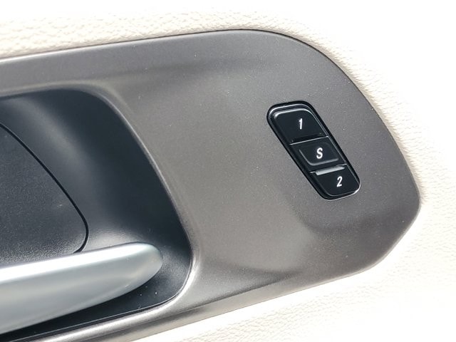 2024 Chrysler Pacifica Touring L - Photo 26