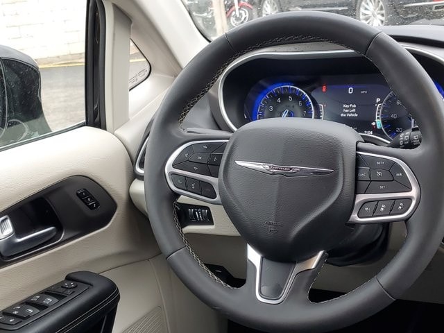 2024 Chrysler Pacifica Touring L - Photo 28