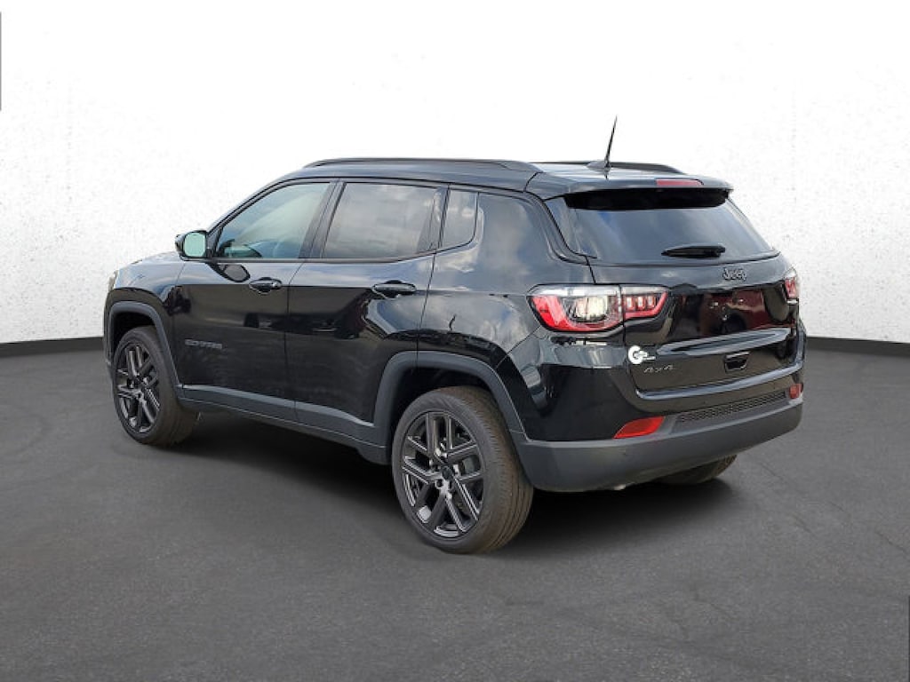 New 2025 Jeep Compass LIMITED 4X4 Sport Utility