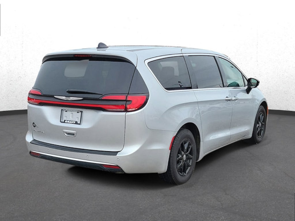 Used 2024 Chrysler Pacifica Touring L Minivan/Van