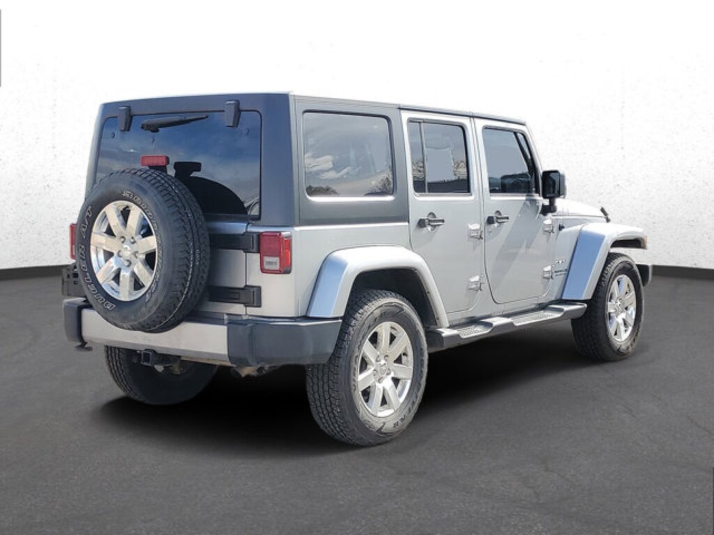 Used 2017 Jeep Wrangler Unlimited Sahara SUV