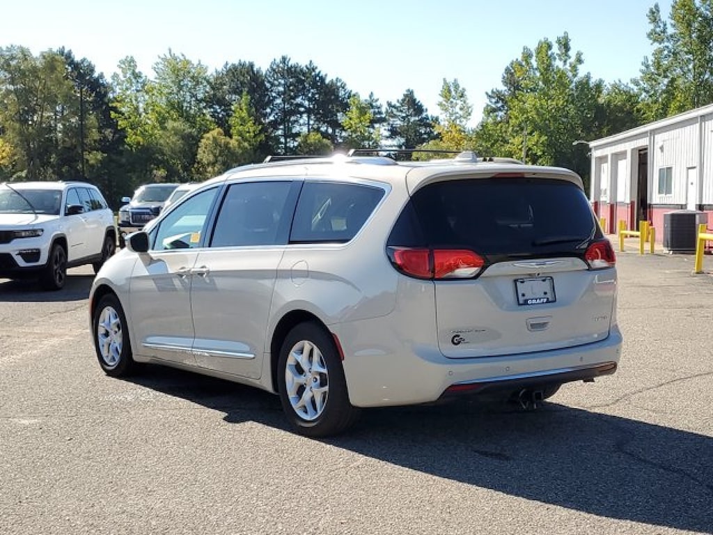 Used 2020 Chrysler Pacifica Limited Minivan/Van